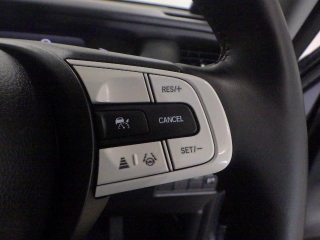 フィット ｅ：ＨＥＶホーム　禁煙車　前後誤発進抑制機能　クリソナ　助手席エアバッグ　運転席エアバッグ　アイドリングストップ　ＬＥＤライト　バックカメラ　ＡＢＳ　サイドエアバッグ　オートクルーズコントロール　フルセグＴＶ　記録簿（10枚目）