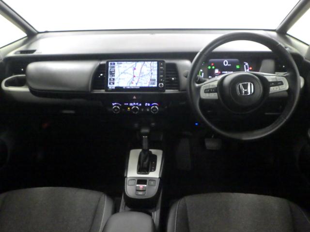 フィット ｅ：ＨＥＶホーム　禁煙車　前後誤発進抑制機能　クリソナ　助手席エアバッグ　運転席エアバッグ　アイドリングストップ　ＬＥＤライト　バックカメラ　ＡＢＳ　サイドエアバッグ　オートクルーズコントロール　フルセグＴＶ　記録簿（15枚目）