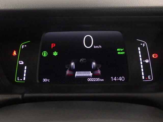 フィット ｅ：ＨＥＶホーム　禁煙車　前後誤発進抑制機能　クリソナ　助手席エアバッグ　運転席エアバッグ　アイドリングストップ　ＬＥＤライト　バックカメラ　ＡＢＳ　サイドエアバッグ　オートクルーズコントロール　フルセグＴＶ　記録簿（16枚目）