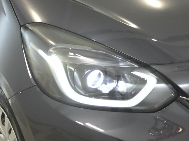 フィット ｅ：ＨＥＶホーム　禁煙車　前後誤発進抑制機能　クリソナ　助手席エアバッグ　運転席エアバッグ　アイドリングストップ　ＬＥＤライト　バックカメラ　ＡＢＳ　サイドエアバッグ　オートクルーズコントロール　フルセグＴＶ　記録簿（18枚目）