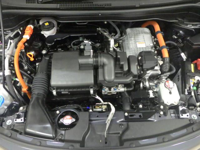 フィット ｅ：ＨＥＶホーム　禁煙車　前後誤発進抑制機能　クリソナ　助手席エアバッグ　運転席エアバッグ　アイドリングストップ　ＬＥＤライト　バックカメラ　ＡＢＳ　サイドエアバッグ　オートクルーズコントロール　フルセグＴＶ　記録簿（19枚目）