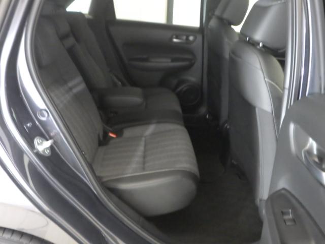 フィット ｅ：ＨＥＶホーム　禁煙車　前後誤発進抑制機能　クリソナ　助手席エアバッグ　運転席エアバッグ　アイドリングストップ　ＬＥＤライト　バックカメラ　ＡＢＳ　サイドエアバッグ　オートクルーズコントロール　フルセグＴＶ　記録簿（21枚目）