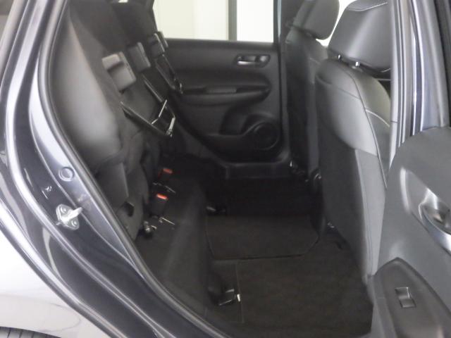 フィット ｅ：ＨＥＶホーム　禁煙車　前後誤発進抑制機能　クリソナ　助手席エアバッグ　運転席エアバッグ　アイドリングストップ　ＬＥＤライト　バックカメラ　ＡＢＳ　サイドエアバッグ　オートクルーズコントロール　フルセグＴＶ　記録簿（22枚目）