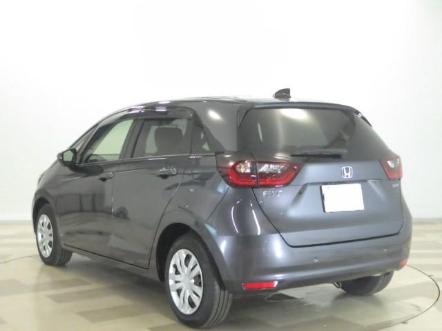 フィット ｅ：ＨＥＶホーム　禁煙車　前後誤発進抑制機能　クリソナ　助手席エアバッグ　運転席エアバッグ　アイドリングストップ　ＬＥＤライト　バックカメラ　ＡＢＳ　サイドエアバッグ　オートクルーズコントロール　フルセグＴＶ　記録簿（27枚目）