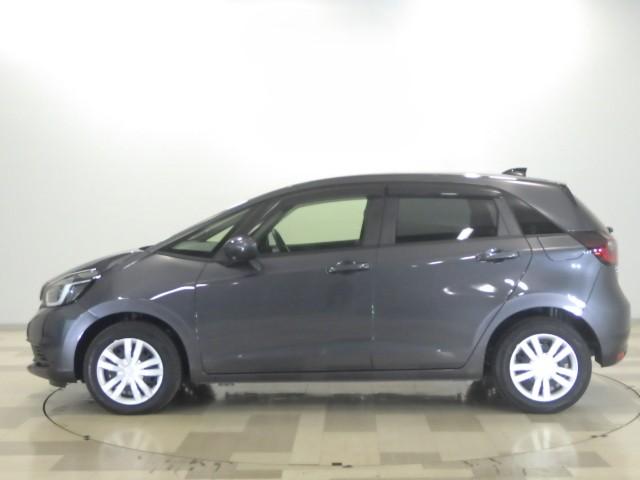 フィット ｅ：ＨＥＶホーム　禁煙車　前後誤発進抑制機能　クリソナ　助手席エアバッグ　運転席エアバッグ　アイドリングストップ　ＬＥＤライト　バックカメラ　ＡＢＳ　サイドエアバッグ　オートクルーズコントロール　フルセグＴＶ　記録簿（28枚目）