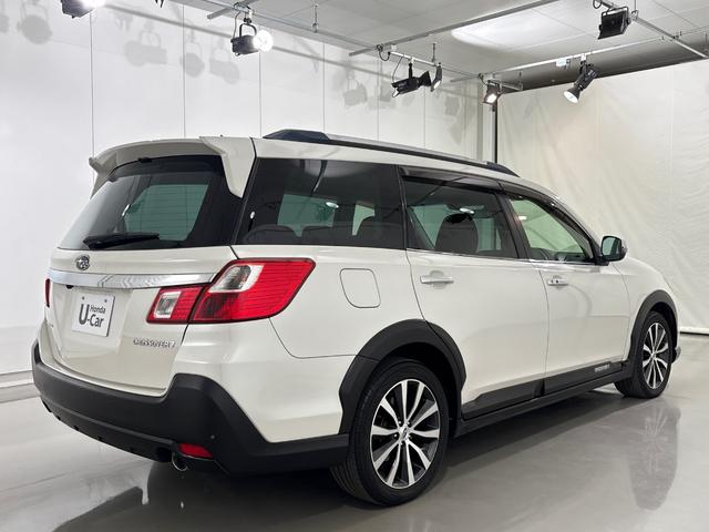 エクシーガクロスオーバー７ モダンスタイル　ケンウッドメモリーナビ　リアカメラ　ＥＴＣ　スマートキー　サイドカーテンエアバッグ　ディスチャージヘッドライト　ＤＶＤ／ＣＤ　ブルートゥース音楽　フルセグＴＶ　シートヒーター　パワーシート　アイサイト（4枚目）