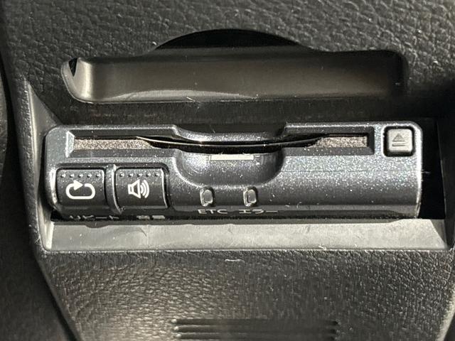 エクシーガクロスオーバー７ モダンスタイル　ケンウッドメモリーナビ　リアカメラ　ＥＴＣ　スマートキー　サイドカーテンエアバッグ　ディスチャージヘッドライト　ＤＶＤ／ＣＤ　ブルートゥース音楽　フルセグＴＶ　シートヒーター　パワーシート　アイサイト（13枚目）