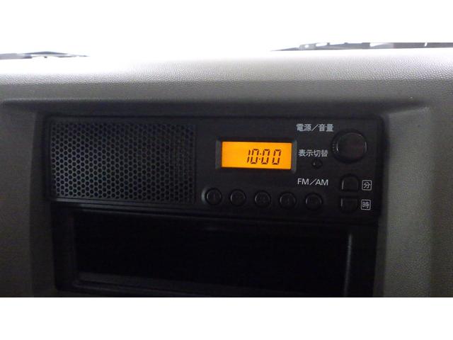 エブリイ PA 禁煙車 マニュアルエアコン ハロゲンヘッドライト FM AM キーレスエントリーシステム フロントパワーウインドウ 両側スライド フルフラットシート エアバック 助手席エアバック 1オーナー パワステ(4枚目)