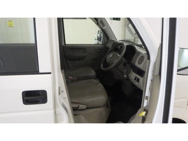 エブリイ PA 禁煙車 マニュアルエアコン ハロゲンヘッドライト FM AM キーレスエントリーシステム フロントパワーウインドウ 両側スライド フルフラットシート エアバック 助手席エアバック 1オーナー パワステ(13枚目)
