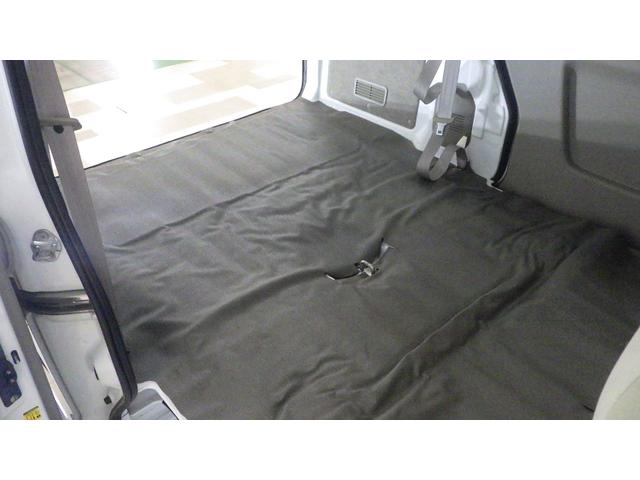 エブリイ PA 禁煙車 マニュアルエアコン ハロゲンヘッドライト FM AM キーレスエントリーシステム フロントパワーウインドウ 両側スライド フルフラットシート エアバック 助手席エアバック 1オーナー パワステ(17枚目)