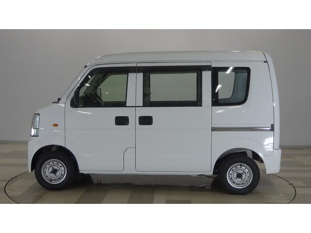 エブリイ PA 禁煙車 マニュアルエアコン ハロゲンヘッドライト FM AM キーレスエントリーシステム フロントパワーウインドウ 両側スライド フルフラットシート エアバック 助手席エアバック 1オーナー パワステ(18枚目)