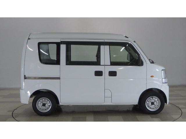 エブリイ PA 禁煙車 マニュアルエアコン ハロゲンヘッドライト FM AM キーレスエントリーシステム フロントパワーウインドウ 両側スライド フルフラットシート エアバック 助手席エアバック 1オーナー パワステ(22枚目)