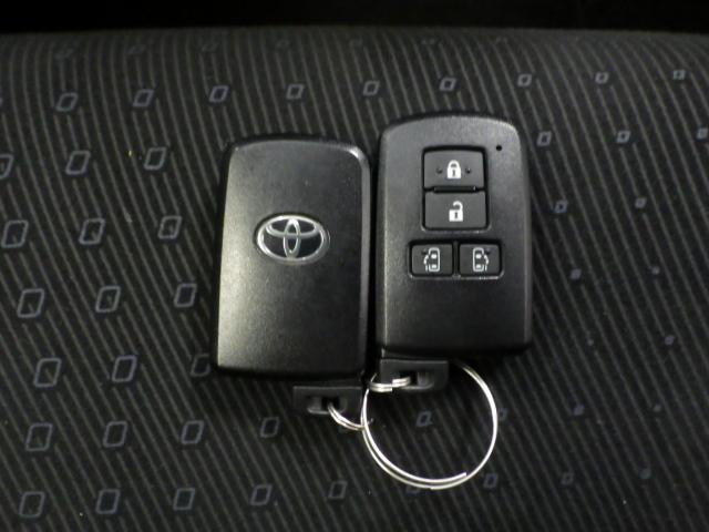 ヴォクシー ハイブリッドV 禁煙車 全方位カメラ 純9インチナビ リア席11インチモニター 左右パワスラ シートヒーター クルコン スマートエントリーシステム 全周囲カメラ スマートキープッシュスタート 盗難防止アラーム PS(14枚目)