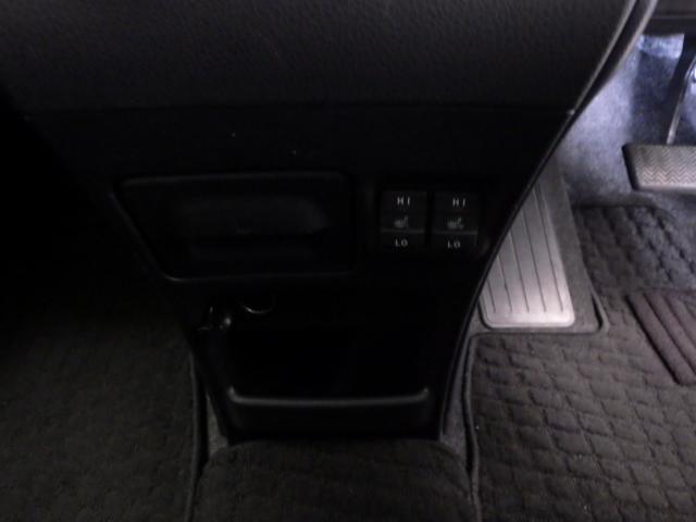 ヴォクシー ハイブリッドV 禁煙車 全方位カメラ 純9インチナビ リア席11インチモニター 左右パワスラ シートヒーター クルコン スマートエントリーシステム 全周囲カメラ スマートキープッシュスタート 盗難防止アラーム PS(16枚目)