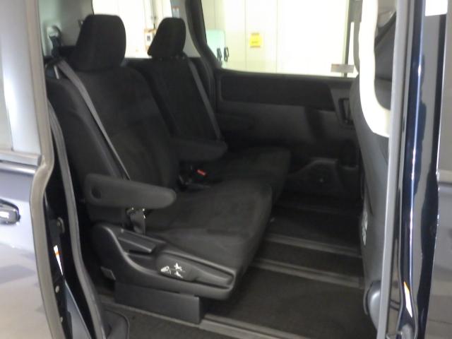 ヴォクシー ハイブリッドV 禁煙車 全方位カメラ 純9インチナビ リア席11インチモニター 左右パワスラ シートヒーター クルコン スマートエントリーシステム 全周囲カメラ スマートキープッシュスタート 盗難防止アラーム PS(18枚目)