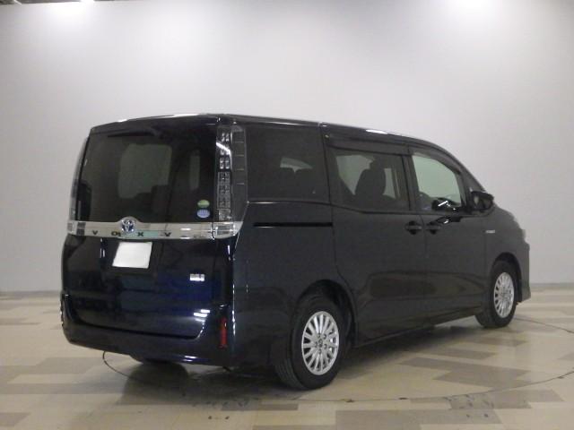 ヴォクシー ハイブリッドV 禁煙車 全方位カメラ 純9インチナビ リア席11インチモニター 左右パワスラ シートヒーター クルコン スマートエントリーシステム 全周囲カメラ スマートキープッシュスタート 盗難防止アラーム PS(28枚目)