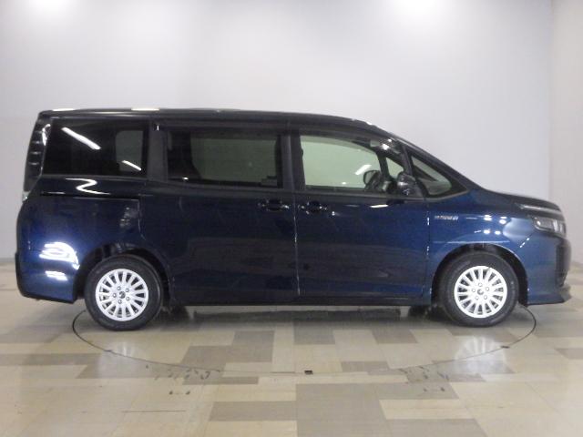 ヴォクシー ハイブリッドV 禁煙車 全方位カメラ 純9インチナビ リア席11インチモニター 左右パワスラ シートヒーター クルコン スマートエントリーシステム 全周囲カメラ スマートキープッシュスタート 盗難防止アラーム PS(29枚目)