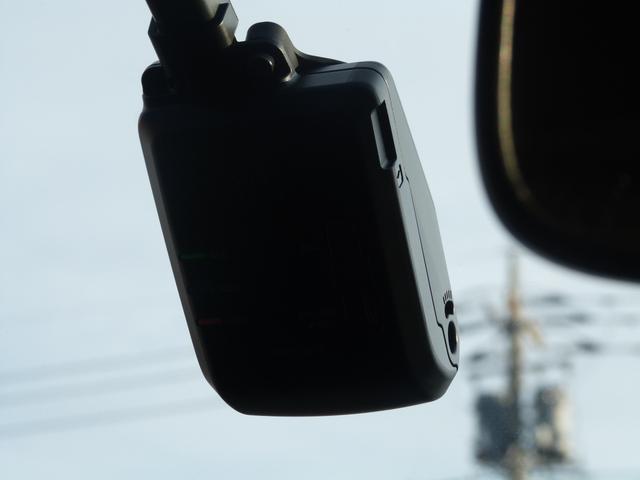 フィット e:HEVホーム 禁煙車 デモカー使用車 前ドラレコ ホンダセンシング ナビ リアカメラ スマートキー 前後誤発進抑制機能 助手席エアバッグ 運転席エアバッグ フルフラット ACC 車線維持支援システム 電格ミラー(7枚目)