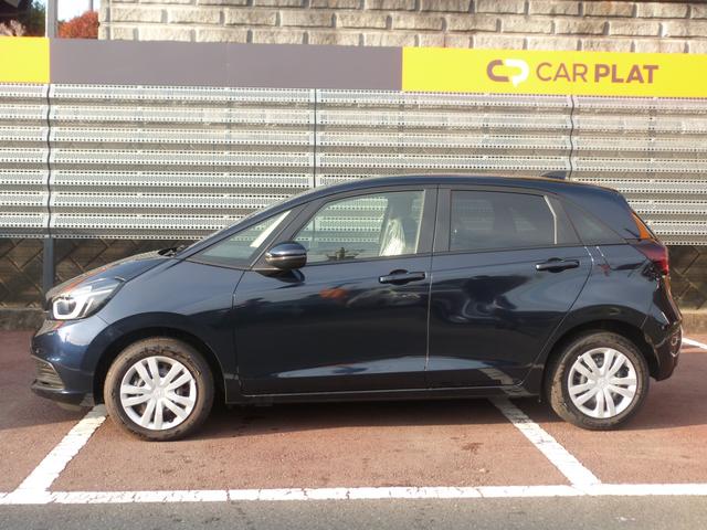 フィット e:HEVホーム 禁煙車 デモカー使用車 前ドラレコ ホンダセンシング ナビ リアカメラ スマートキー 前後誤発進抑制機能 助手席エアバッグ 運転席エアバッグ フルフラット ACC 車線維持支援システム 電格ミラー(10枚目)