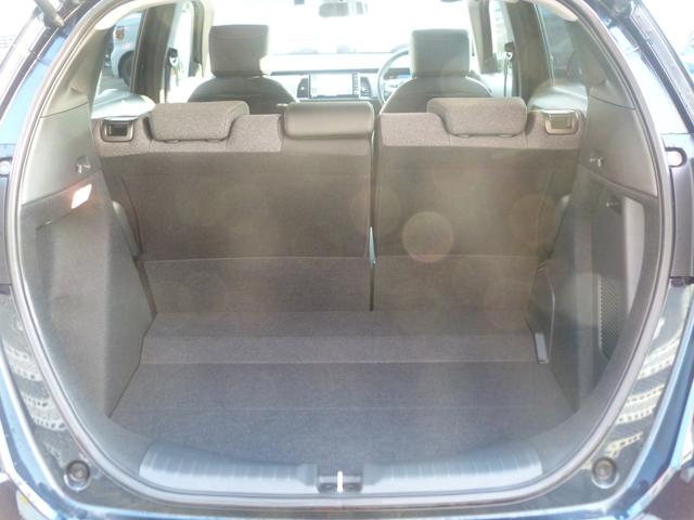 フィット e:HEVホーム 禁煙車 デモカー使用車 前ドラレコ ホンダセンシング ナビ リアカメラ スマートキー 前後誤発進抑制機能 助手席エアバッグ 運転席エアバッグ フルフラット ACC 車線維持支援システム 電格ミラー(15枚目)