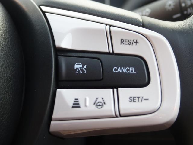 フィット e:HEVホーム 禁煙車 デモカー使用車 前ドラレコ ホンダセンシング ナビ リアカメラ スマートキー 前後誤発進抑制機能 助手席エアバッグ 運転席エアバッグ フルフラット ACC 車線維持支援システム 電格ミラー(20枚目)