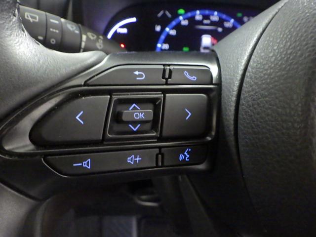 ヤリスクロス ハイブリッドＧ　禁煙車　メモリーナビ　スマートキー　パワーシート　パワーテールゲート　ＬＥＤヘッドライト　シートヒーター　ＥＴＣ　リアカメラ　ブルートゥース音楽　アルミホイール　トヨタセーフティーセンス　ＥＳＣ（7枚目）