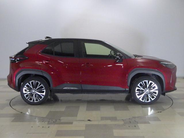 ヤリスクロス ハイブリッドＧ　禁煙車　メモリーナビ　スマートキー　パワーシート　パワーテールゲート　ＬＥＤヘッドライト　シートヒーター　ＥＴＣ　リアカメラ　ブルートゥース音楽　アルミホイール　トヨタセーフティーセンス　ＥＳＣ（24枚目）