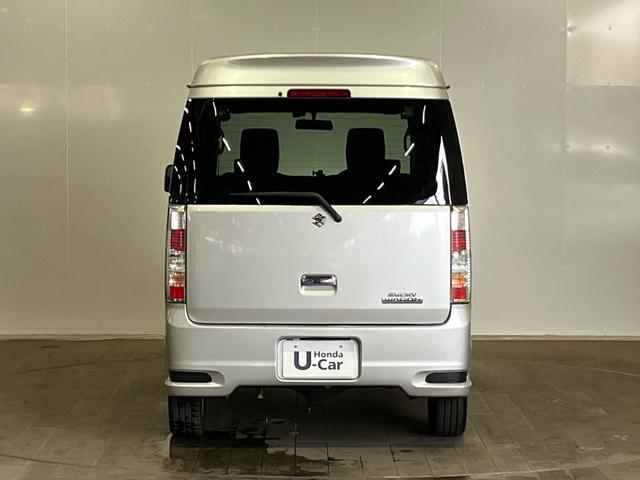 エブリイワゴン ＰＺターボスペシャル　４ＷＤ　リア両側パワースライドドア　ＥＴＣ　ディスチャージヘッドライト　シートヒーター　アルミホイール　ＣＤチューナー　左右電動スライドドア　タ－ボ　Ｗエアバッグ　ワイヤレスキー　パワーウインド　ＰＳ（7枚目）