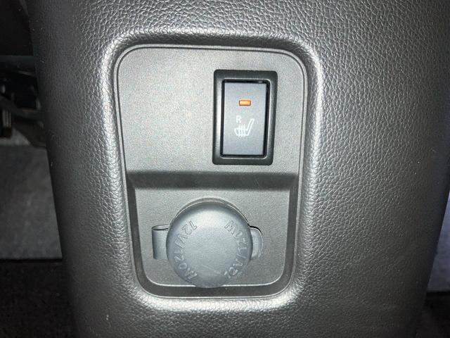 ワゴンR ハイブリッドFZ パナソニックSDナビゲーション マルチビューカメラ ETC スマートキー 運転席シートヒーター ブルートゥース音楽 ミュージックラック DVD/CD フルセグTV デュアルセンスブレーキサポート 禁煙(11枚目)