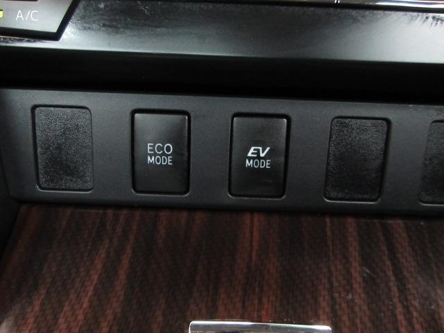 カムリ ハイブリッドGパッケージ 禁煙車 1オーナ VSC 記録簿あり 地デジ イモビ DVD再生機能 オートクルーズコントロール サイドエアバック ナビ&TV AC ETC車載器 パワーウインドウ キーフリー Bカメラ エアバッグ(7枚目)