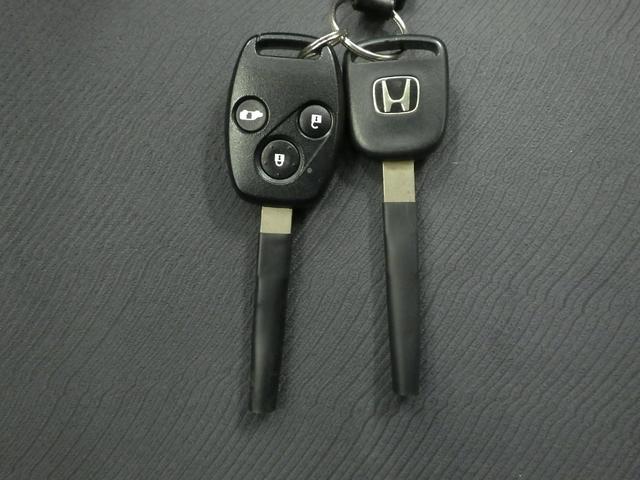 フリード Ｇジャストセレクション　禁煙車　ＳＳＤナビゲーション　リア左側パワースライドドア　ディスチャージヘッドライト　リアカメラ　ＤＶＤ／ＣＤ　ワンセグＴＶ　ＥＴＣ　Ｂモニター　定期点検記録簿　ワンオナ　助手席エアバッグ　１セグ（4枚目）