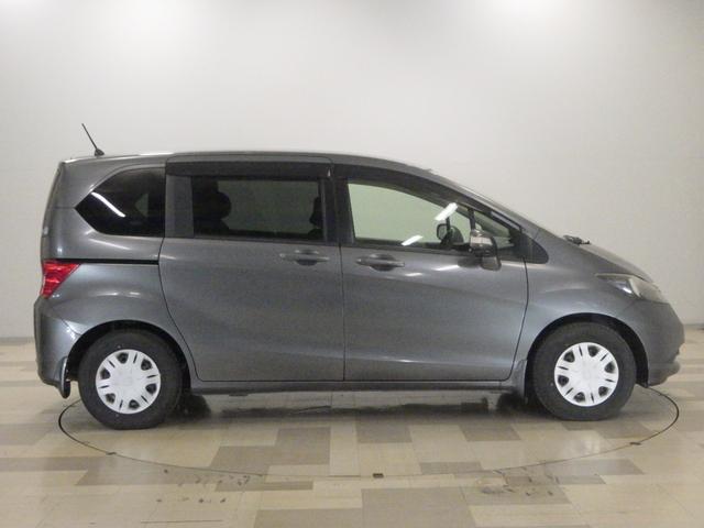 フリード Ｇジャストセレクション　禁煙車　ＳＳＤナビゲーション　リア左側パワースライドドア　ディスチャージヘッドライト　リアカメラ　ＤＶＤ／ＣＤ　ワンセグＴＶ　ＥＴＣ　Ｂモニター　定期点検記録簿　ワンオナ　助手席エアバッグ　１セグ（15枚目）