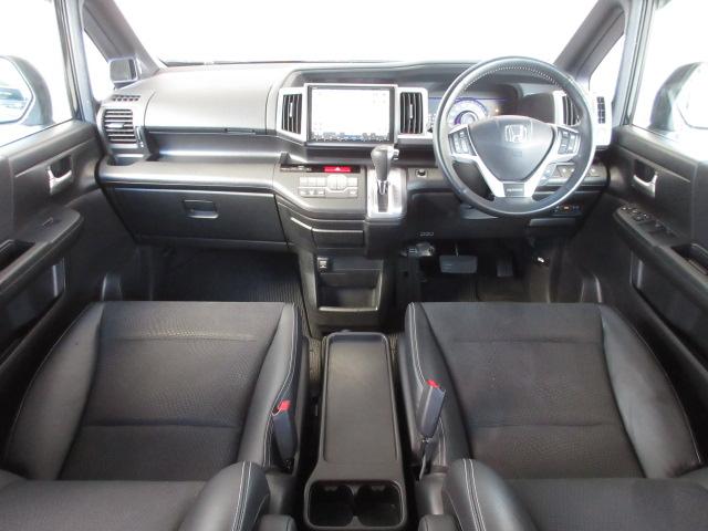 ステップワゴンスパーダ Ｚクールスピリット　禁煙車　リア両側パワースライドドア　スマートキー　ディスチャージヘッドライト　リアカメラ　クルーズコントロール　アルミホイール　ＥＴＣ　ＶＳＡ　バックカメ　ワンオーナー　キーフリー　横滑防止　パワステ（4枚目）