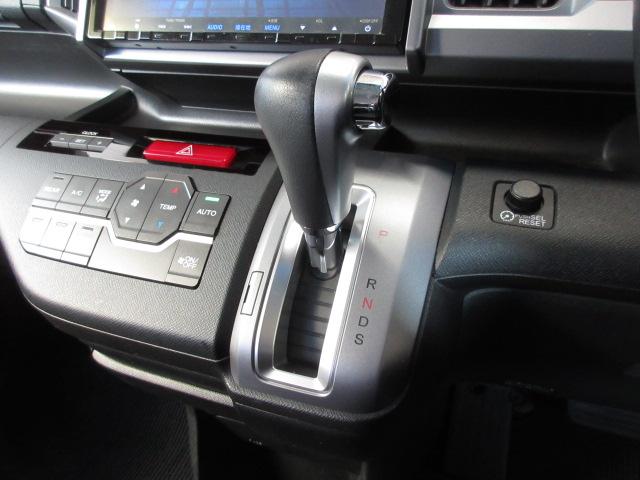 ステップワゴンスパーダ Ｚクールスピリット　禁煙車　リア両側パワースライドドア　スマートキー　ディスチャージヘッドライト　リアカメラ　クルーズコントロール　アルミホイール　ＥＴＣ　ＶＳＡ　バックカメ　ワンオーナー　キーフリー　横滑防止　パワステ（8枚目）