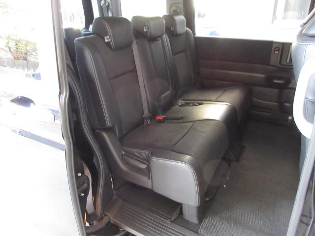 ステップワゴンスパーダ Ｚクールスピリット　禁煙車　リア両側パワースライドドア　スマートキー　ディスチャージヘッドライト　リアカメラ　クルーズコントロール　アルミホイール　ＥＴＣ　ＶＳＡ　バックカメ　ワンオーナー　キーフリー　横滑防止　パワステ（12枚目）