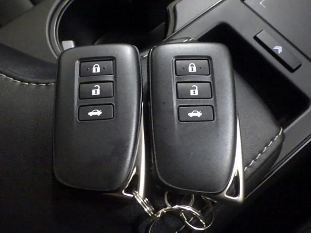 ＩＳ ＩＳ３００Ｆスポーツ　禁煙車　１オーナー　Ｐシート　シートヒーター　全周囲カメラ　クルコン　電子パーキング　ＡＨＢ　ＲＳＡ　タイヤ８分山　社外ドラレコ　バックＣ　横滑り防止装置　クリソナ　レザーシート　オートハイビーム（28枚目）