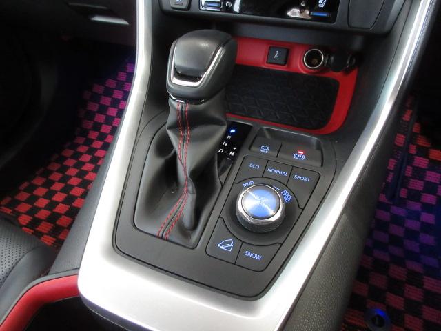 ＲＡＶ４ アドベンチャーオフロードパッケージ　ワンオーナー　メモリーナビ　マルチビューカメラ　サイドカーテン、ニーエアバッグ　ＬＥＤヘッドライト　スマートキー　パワーテールゲート　シートヒーター　クルーズコントロール　アルミホイール　ＡＡＣ　ＰＳ（11枚目）