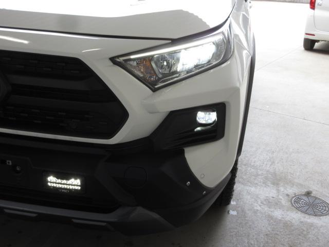 ＲＡＶ４ アドベンチャーオフロードパッケージ　ワンオーナー　メモリーナビ　マルチビューカメラ　サイドカーテン、ニーエアバッグ　ＬＥＤヘッドライト　スマートキー　パワーテールゲート　シートヒーター　クルーズコントロール　アルミホイール　ＡＡＣ　ＰＳ（24枚目）