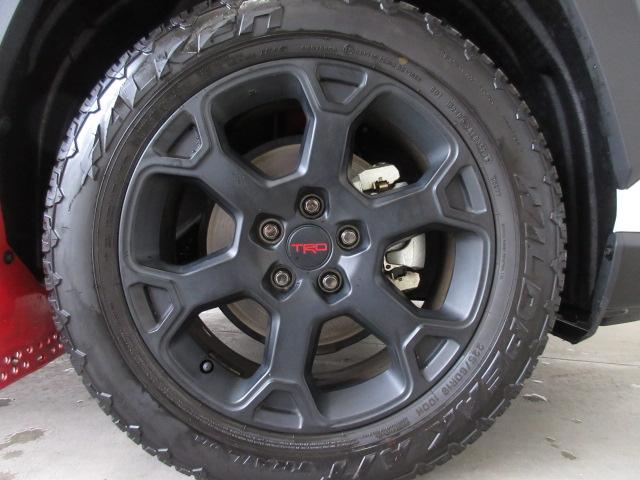 ＲＡＶ４ アドベンチャーオフロードパッケージ　ワンオーナー　メモリーナビ　マルチビューカメラ　サイドカーテン、ニーエアバッグ　ＬＥＤヘッドライト　スマートキー　パワーテールゲート　シートヒーター　クルーズコントロール　アルミホイール　ＡＡＣ　ＰＳ（25枚目）