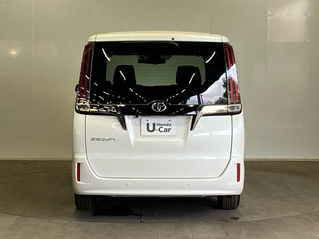 エスクァイア Giプレミアムパッケージブラックテーラード 禁煙 純正10intナビ リアカメラ ETC スマートキー リア両側電動スライドドア トヨタセーフティセンス クルーズコントロール シートヒーター ブルートゥース音楽 フルセグTV アルミホイール(7枚目)