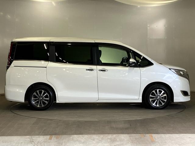 エスクァイア Giプレミアムパッケージブラックテーラード 禁煙 純正10intナビ リアカメラ ETC スマートキー リア両側電動スライドドア トヨタセーフティセンス クルーズコントロール シートヒーター ブルートゥース音楽 フルセグTV アルミホイール(9枚目)