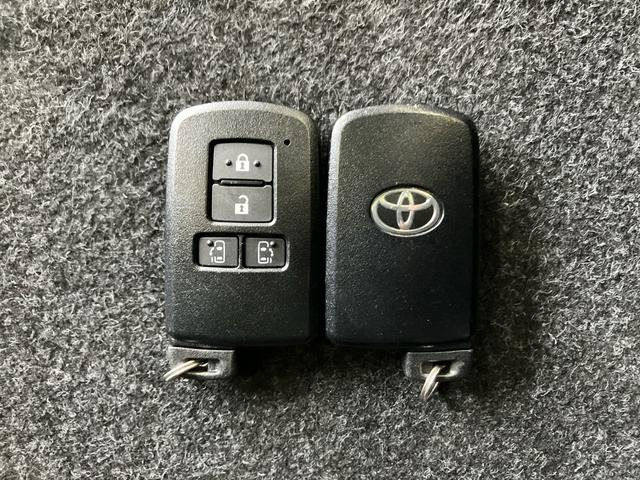 エスクァイア Giプレミアムパッケージブラックテーラード 禁煙 純正10intナビ リアカメラ ETC スマートキー リア両側電動スライドドア トヨタセーフティセンス クルーズコントロール シートヒーター ブルートゥース音楽 フルセグTV アルミホイール(14枚目)