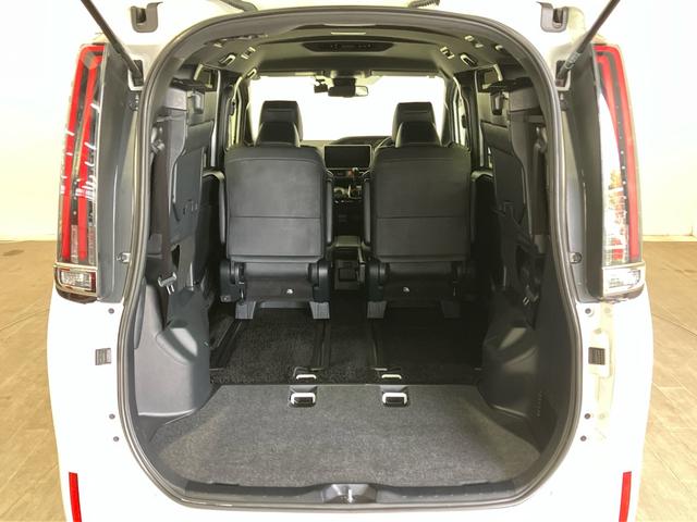 エスクァイア Giプレミアムパッケージブラックテーラード 禁煙 純正10intナビ リアカメラ ETC スマートキー リア両側電動スライドドア トヨタセーフティセンス クルーズコントロール シートヒーター ブルートゥース音楽 フルセグTV アルミホイール(28枚目)