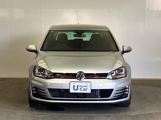ゴルフGTI ベースグレード 禁煙 ワンオーナー車 DCCパッケージ アルミホイール 純正ナビ リアカメラ パドルシフト 18インチアルミ スマートキー サイドエアバック ETC ディスチャージヘッドライト ブルートゥース音楽(3枚目)