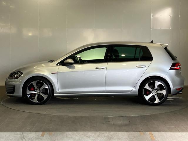 ゴルフGTI ベースグレード 禁煙 ワンオーナー車 DCCパッケージ アルミホイール 純正ナビ リアカメラ パドルシフト 18インチアルミ スマートキー サイドエアバック ETC ディスチャージヘッドライト ブルートゥース音楽(5枚目)