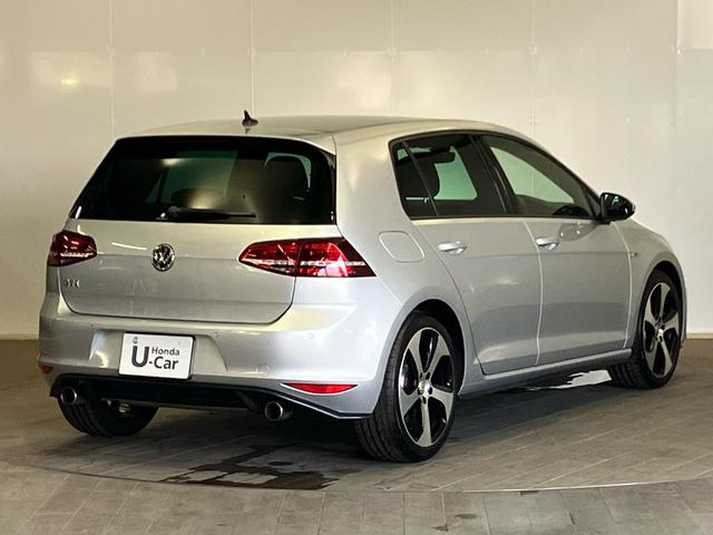 ゴルフGTI ベースグレード 禁煙 ワンオーナー車 DCCパッケージ アルミホイール 純正ナビ リアカメラ パドルシフト 18インチアルミ スマートキー サイドエアバック ETC ディスチャージヘッドライト ブルートゥース音楽(6枚目)