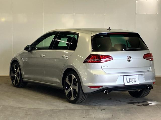 ゴルフGTI ベースグレード 禁煙 ワンオーナー車 DCCパッケージ アルミホイール 純正ナビ リアカメラ パドルシフト 18インチアルミ スマートキー サイドエアバック ETC ディスチャージヘッドライト ブルートゥース音楽(8枚目)