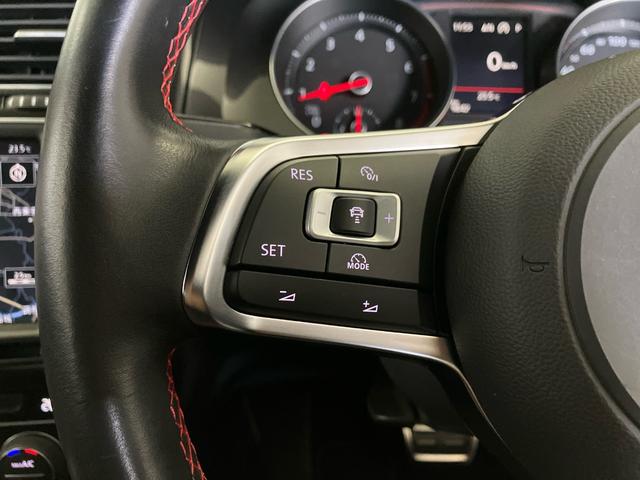 ゴルフGTI ベースグレード 禁煙 ワンオーナー車 DCCパッケージ アルミホイール 純正ナビ リアカメラ パドルシフト 18インチアルミ スマートキー サイドエアバック ETC ディスチャージヘッドライト ブルートゥース音楽(13枚目)