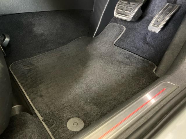 ゴルフGTI ベースグレード 禁煙 ワンオーナー車 DCCパッケージ アルミホイール 純正ナビ リアカメラ パドルシフト 18インチアルミ スマートキー サイドエアバック ETC ディスチャージヘッドライト ブルートゥース音楽(21枚目)