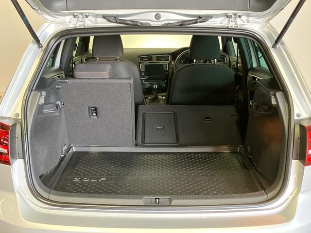 ゴルフGTI ベースグレード 禁煙 ワンオーナー車 DCCパッケージ アルミホイール 純正ナビ リアカメラ パドルシフト 18インチアルミ スマートキー サイドエアバック ETC ディスチャージヘッドライト ブルートゥース音楽(24枚目)